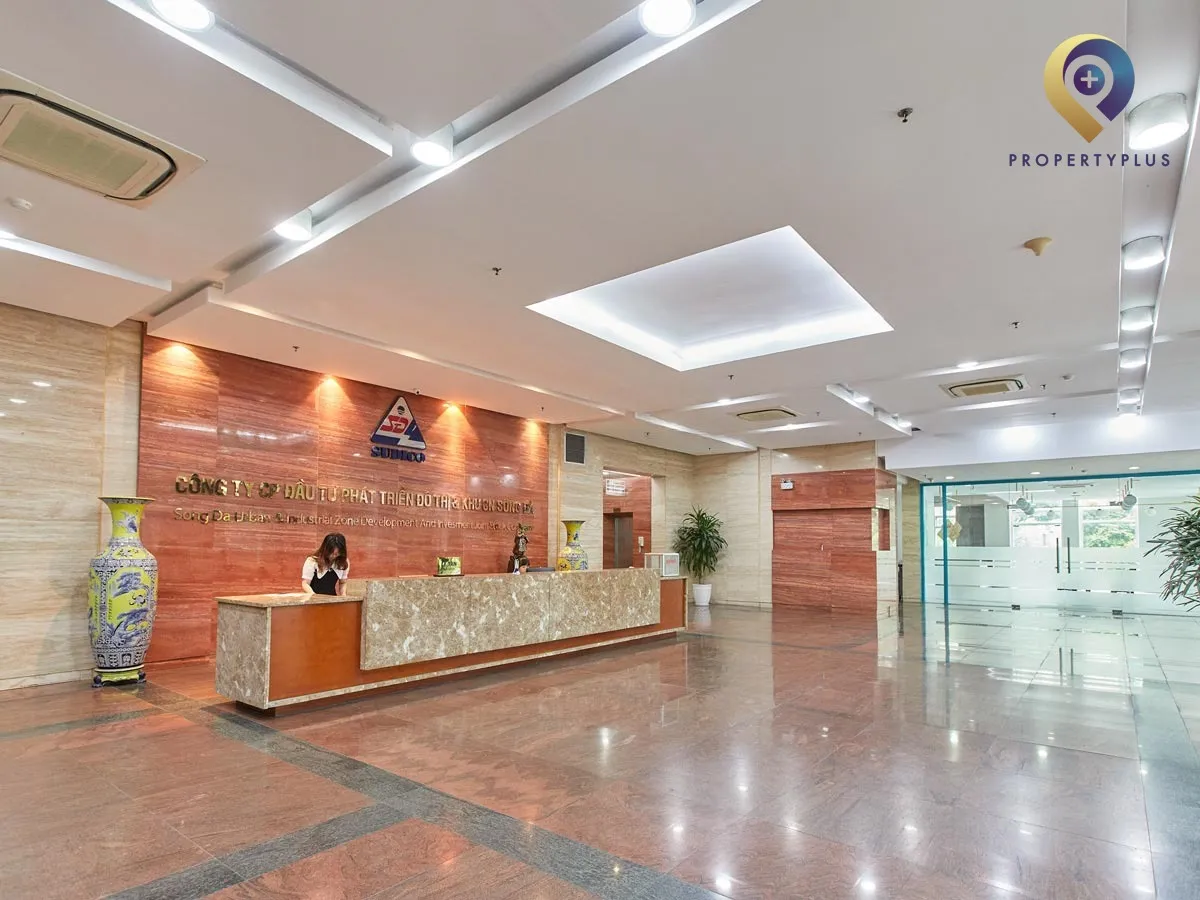 Lobby area on the first floor of Sudico Tower with modern design and reception desk - hình ảnh từ Property Plus